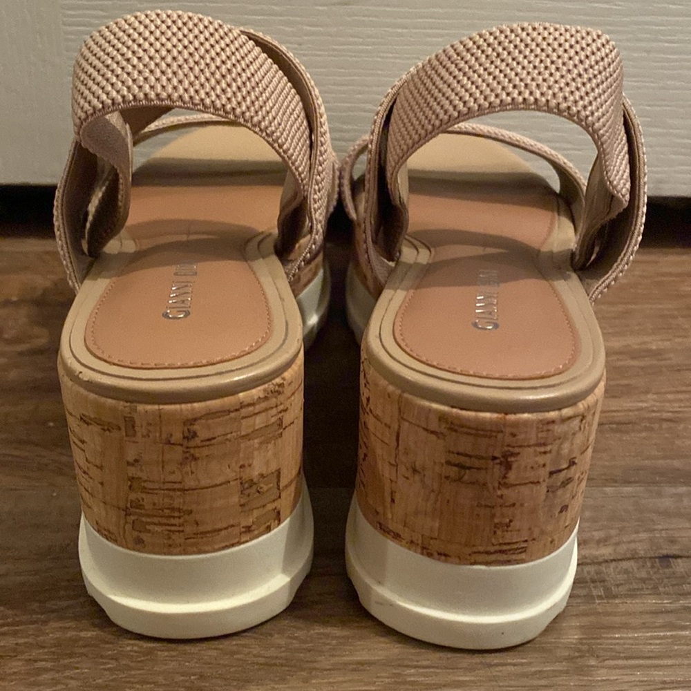 Gianni Bini Platform Sandals - Picture 5 of 6